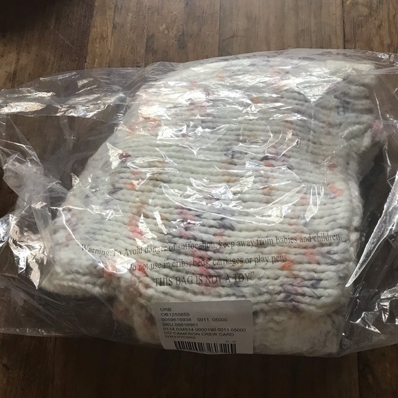 UO Cameron Cropped Cable Knit Cardigan - Picture 4 of 4